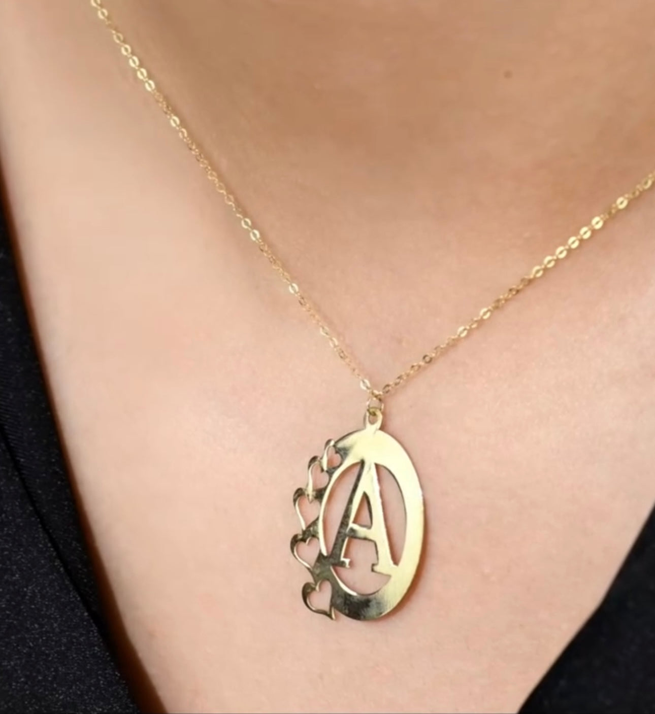 Collier en Or 18k - Pendentif Oval avec Lettre